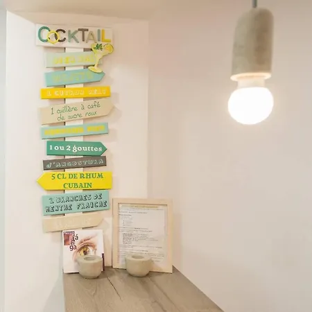 Lovely ! Center With Parking Apartment *