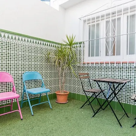 Lovely ! Center With Parking Apartment