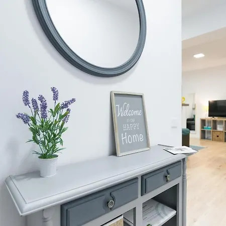 Lovely ! Center With Parking Apartment *
